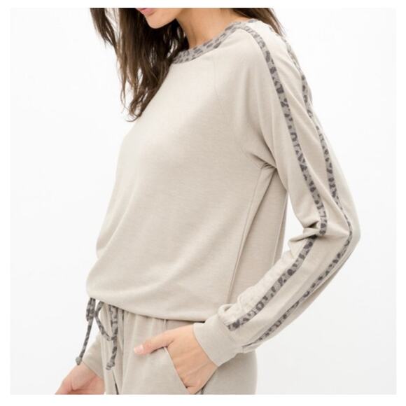 NWT Mystree Women’s Sz Lg Tracksuit Long Sleeve Top & Pant Leopard Print Trim - Picture 3 of 8